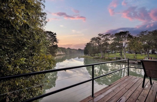 Luxury Lakefront Oasis With Boat Dock-firepit