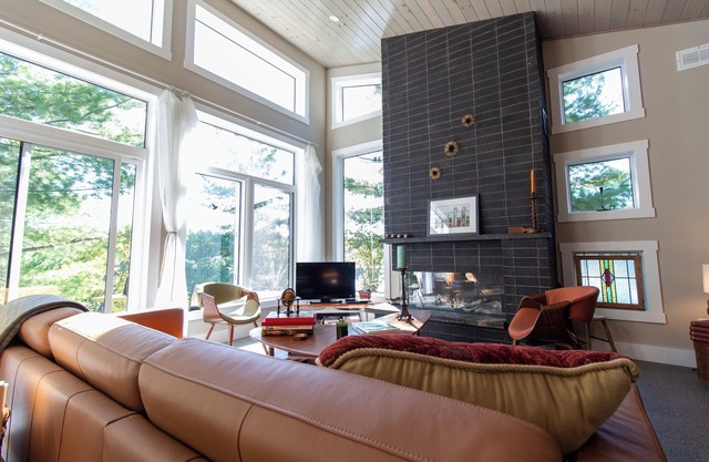 Luxury Lakefront Retreat | 3 bed,3 bath, near Parry Sound | Save on Weekly Stays