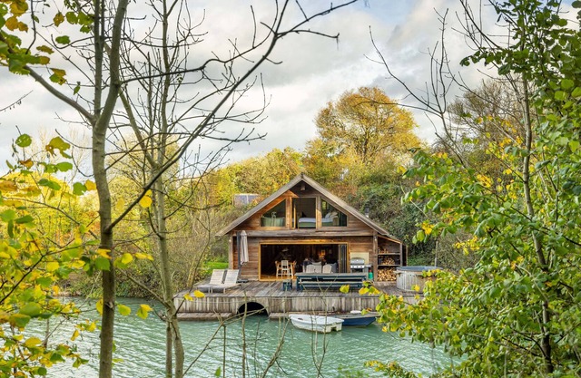 Luxury lakeside hideaway nestled in the beautiful Sussex Downs.