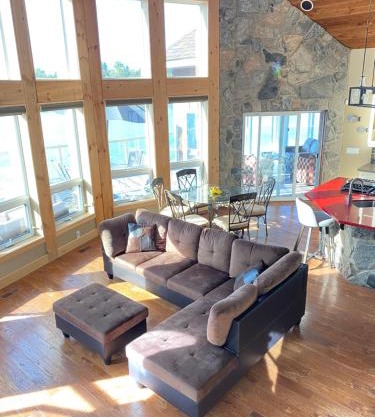 Luxury Lakeview Dream Cottage with Hot Tub