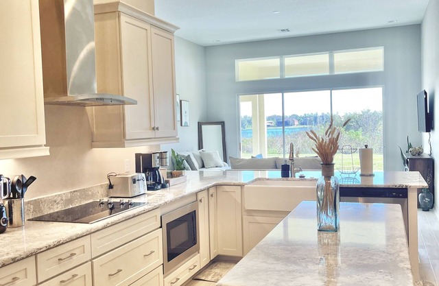 Luxury Lakeview/Peaceful Oasis 5BR Home