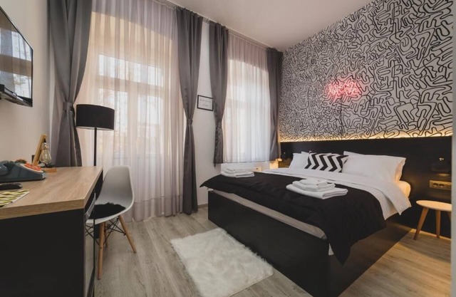 Luxury Landing BB Studio Apartment with Balcony