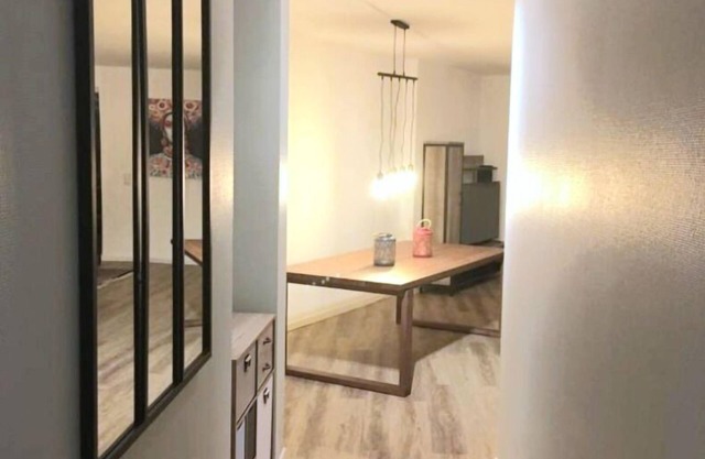 Luxury Large 4 Beds, 3 Balconies, 110 m2 - Parking