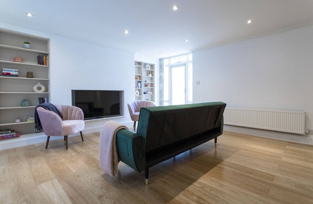 Luxury large apartment with patio garden in Marylebone, Mayfair centre of London