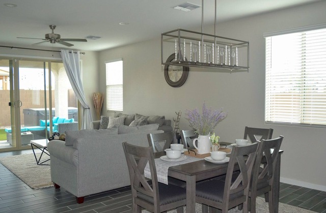 Luxury Large New Build 10 minutes from Glendale State Farm Stadium