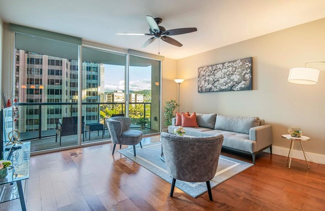 Luxury Living in Allure Waikiki with Free Parking