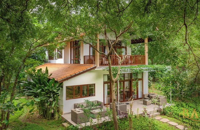 Luxury Living in Harmony with Nature!