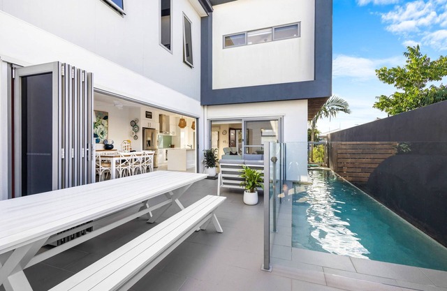 Luxury Living with Heated Pool Birtinya