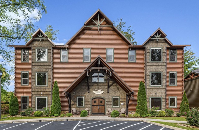 Luxury lodge with 13 king suites, theater, game room & views!