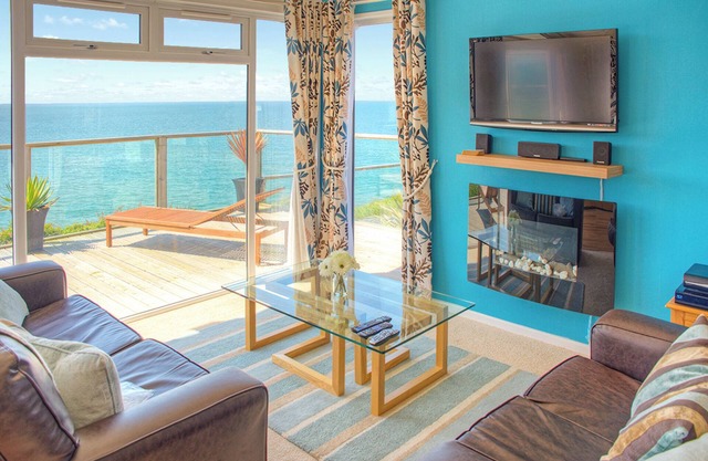 Luxury lodge with one spacious double with en suite shower and one twin.