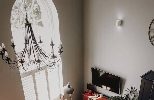 Luxury Loft Apartment Superking bed 22foot ceiling