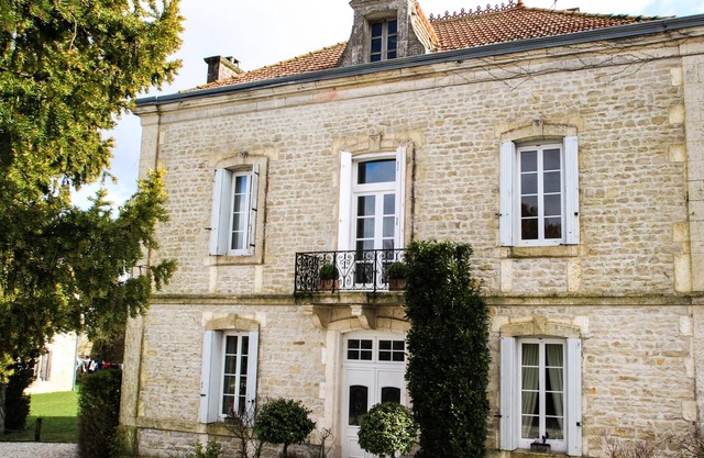Luxury Maison Maitre near Angouleme with Pool, 8 People