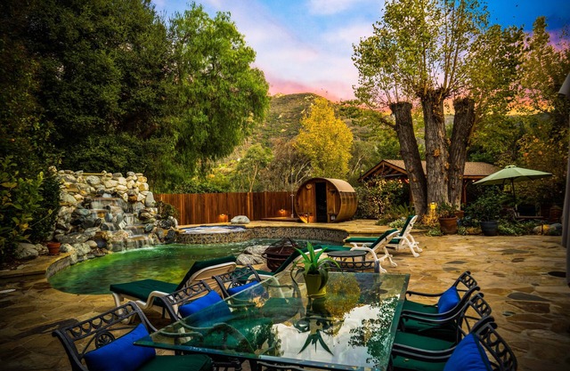 Luxury Malibu Cottage, Heated Pool, Sauna, Gym