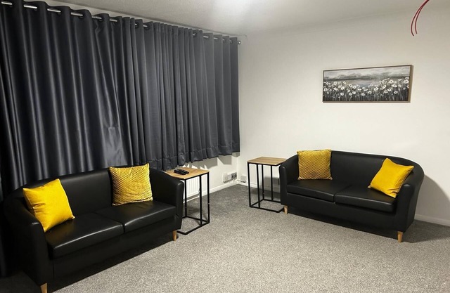 Luxury Mansion – Spacious & PrivatenMinutes from Elm Park & Hornchurch stations