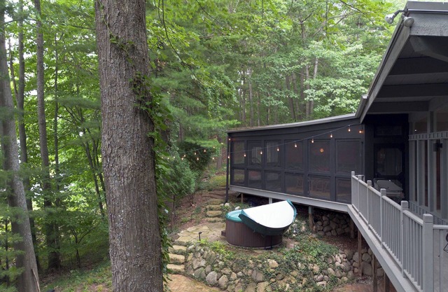 Luxury Midcentury home w/beach and hot tub/Private but close to everything NoMI