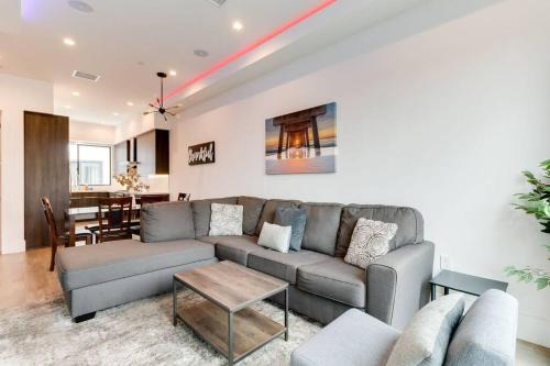 Luxury Modern 4 Bedroom 3 Bathroom Home with Rooftop Deck #2