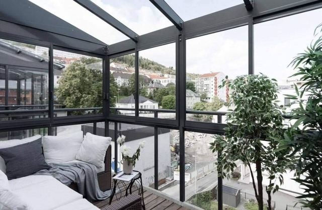 Luxury, modern & central apartment by the ocean