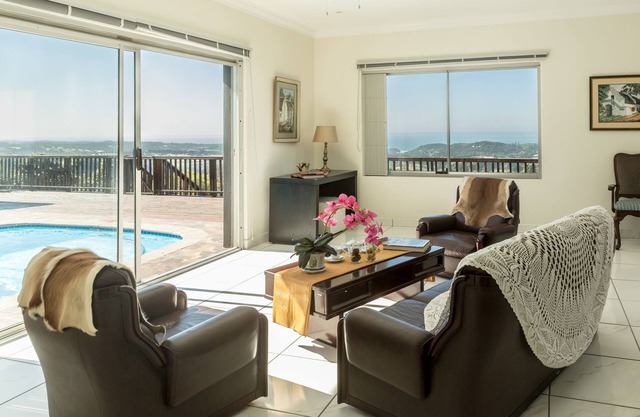 Luxury Modern Farm House B&B -Golf, Farm Tour, mountain biking, Fishing, Beach