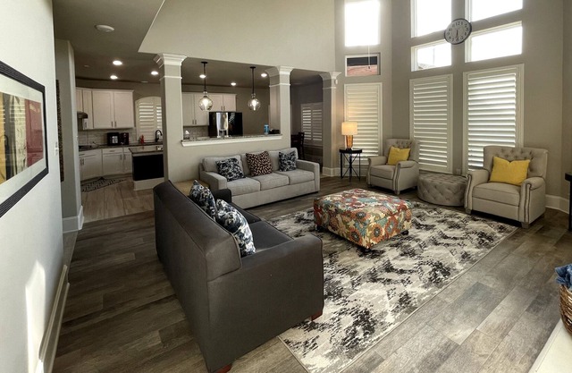 Luxury Modern Home With Backyard Oasis ~ Near IAH