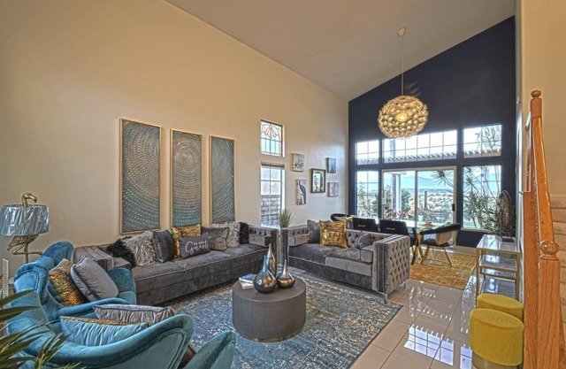 Luxury Modern Style Home Near Disneyland/ Free Parking