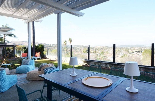 Luxury Modern Style Home Near Disneyland/ Free Parking