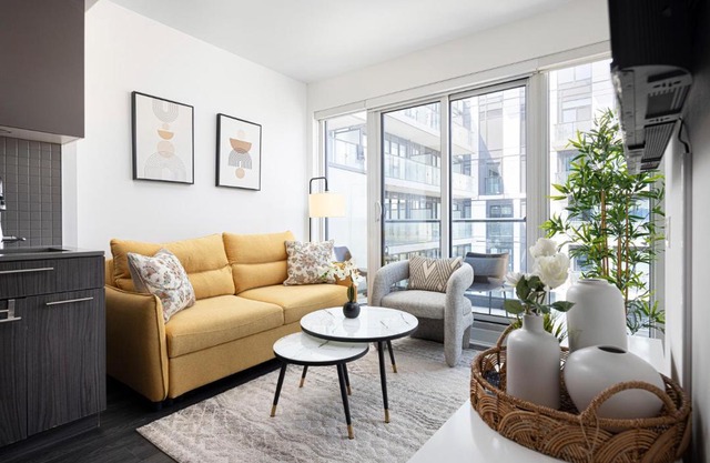 Luxury & Modern Suite 5 Minutes from Eaton Center