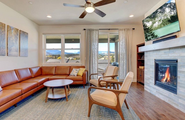 Luxury Mountain Chalet 95 I Private Hot Tub I Great Views I Best Price I Discounted Attractions