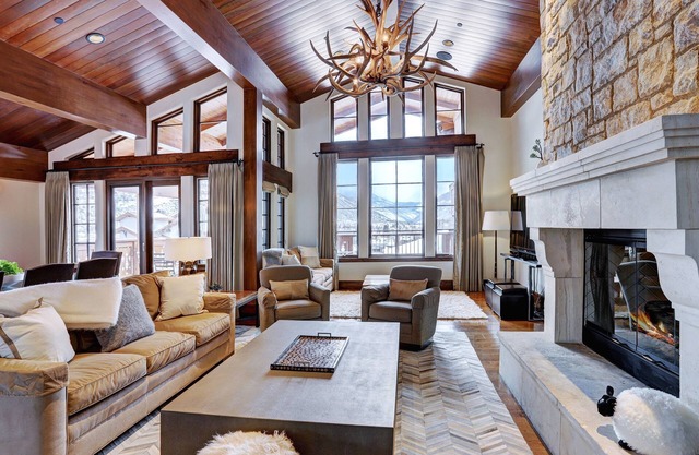 Luxury Mountainside 5BR halet in Vail Village by RedAwning - Save 20% on 7+ Nights!