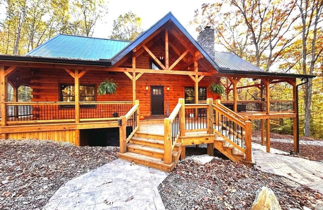 Luxury New 6BR lodge, 2 fireplaces, mini POOL/SPA
