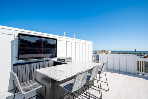 Luxury New Build with Oceanview - Grow With The Flow