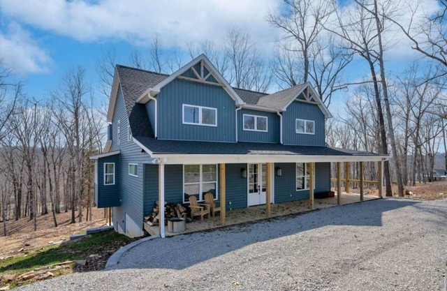 Luxury Nolin Lake Private Retreat | Sleeps 14