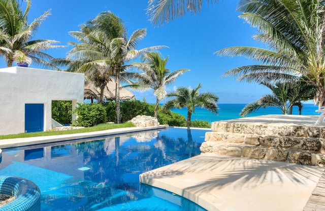 Luxury Ocean Front Villa, 6BR (12 pax) Breakfast includes + infinity pool