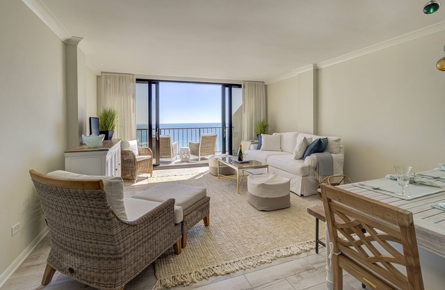 Luxury Oceanfront Couples Retreat- Station 1 Top Floor, Newly Renovated