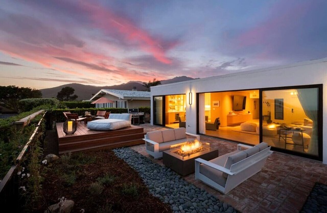 Luxury Ocean-View, Designer Home above Malibu Bluffs