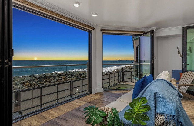 Luxury Oceanfront Condo with a Spa P809-1