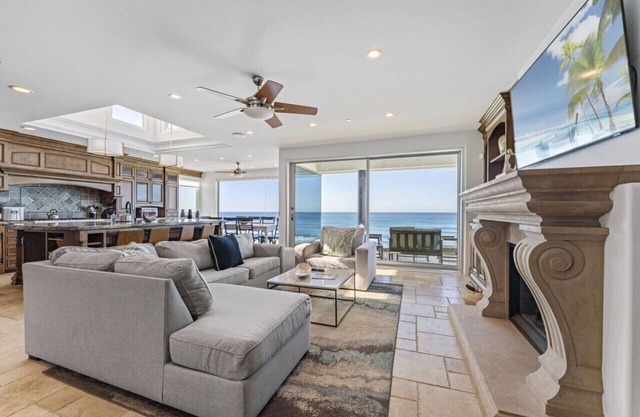 Luxury Oceanfront Villa w/Resort Style Roof Decks