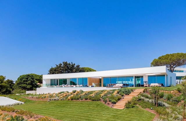 Luxury oceanside villa with pool [M]