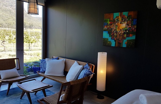 Luxury One Bedroom Apartment set amongst the vines