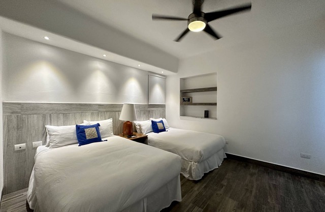 LUXURY ONE BEDROOM APARTMENT ★ 2 Double Beds with LAGOON VIEW