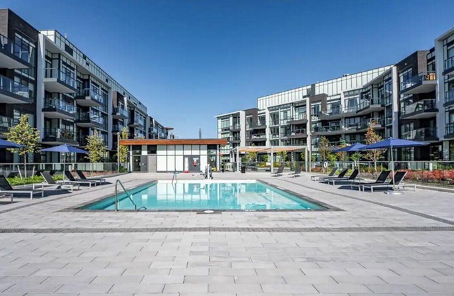 Luxury ~ Patio ~ Hot Tub ~ Pool ~ BBQ ~ Parking ~ Friday Harbour Resort