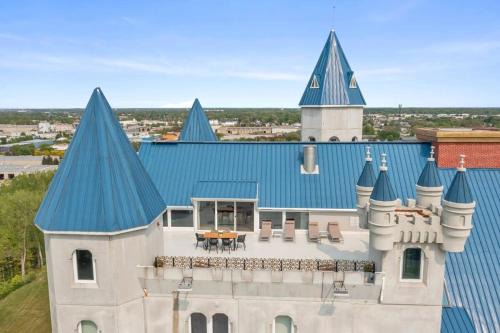 Luxury Penthouse at The Grand Castle