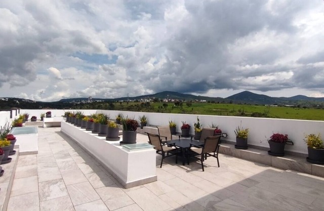Luxury Penthouse situated on a distinguishable area in Altozano.