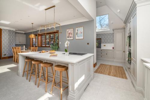 Luxury Period 7 Bed Mansion near Warner Bros