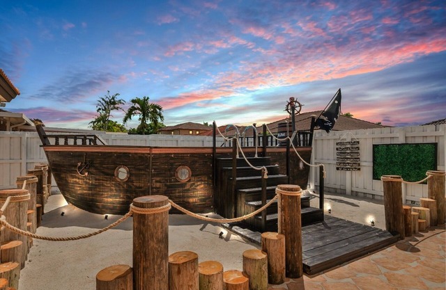 Luxury Pirate Theme Pool House/16 Guest