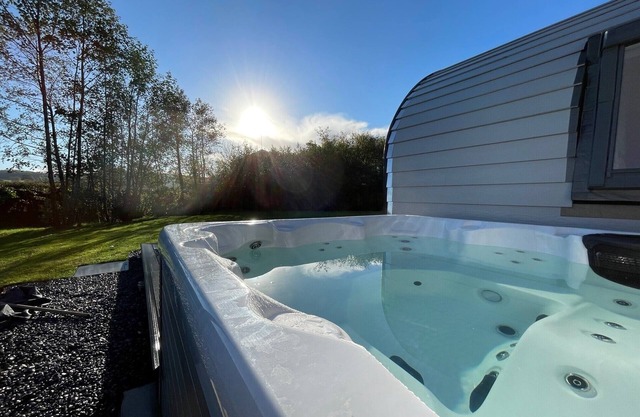 Luxury Pod with Hot tub and Large Private Garden