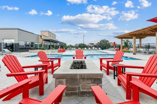 Luxury Pool Home, Mins To Hospitals, Gym