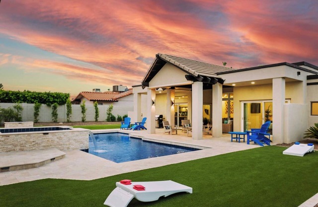 Luxury Pool Hot Tub Putting Green Hot Tub