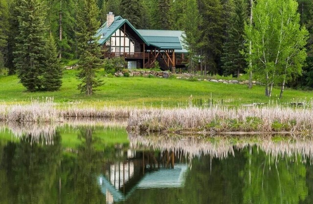 Luxury Private Home with Private 4 Acre Pond