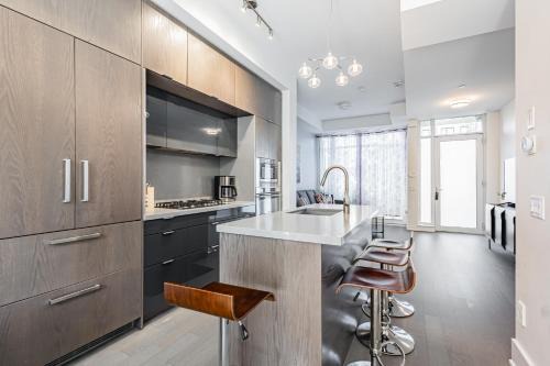 Luxury Properties close to Rogers Center in Toronto Downtown Core