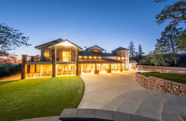 Luxury Property! Majestic Mountain Estate near Yosemite and Bass Lake